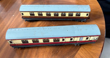 Hornby Dublo railway carriages x 2 (tin plate metal)