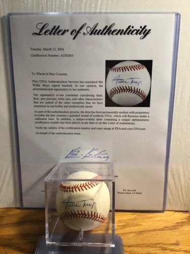 WILLIE MAYS SIGNED BASEBALL PSADNA LOA