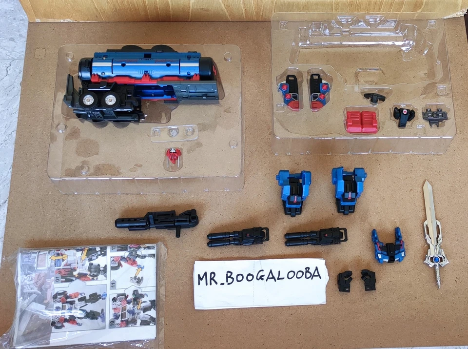 Transformers Make Toys 2012 MT-02B Dagger Interspace + Combat Hero Optimus Prime - Immagine 2 di 4