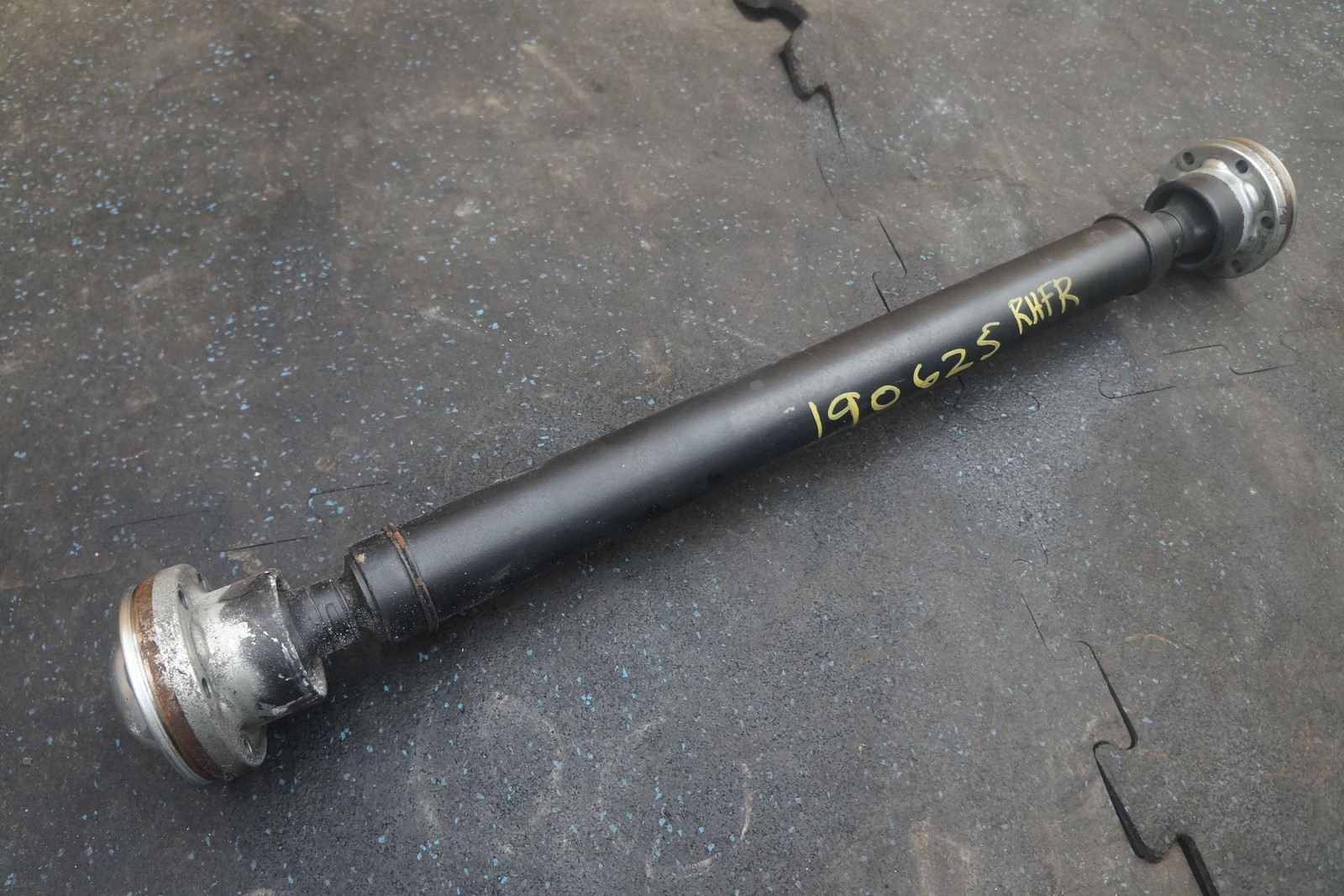 Front Prop Drive Shaft 670008548 OEM Maserati Quattroporte Q4 2014 Ghibli