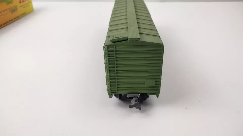 HO Roundhouse 3630 50' Plug Door Box Car Burlington Northern BN 15000  - Image 3 of 4