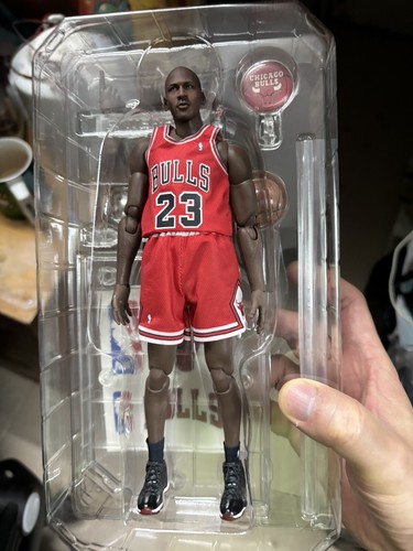 Enterbay NBA Michael Jordan 1/9 Scale Action Figure - Picture 3 of 6