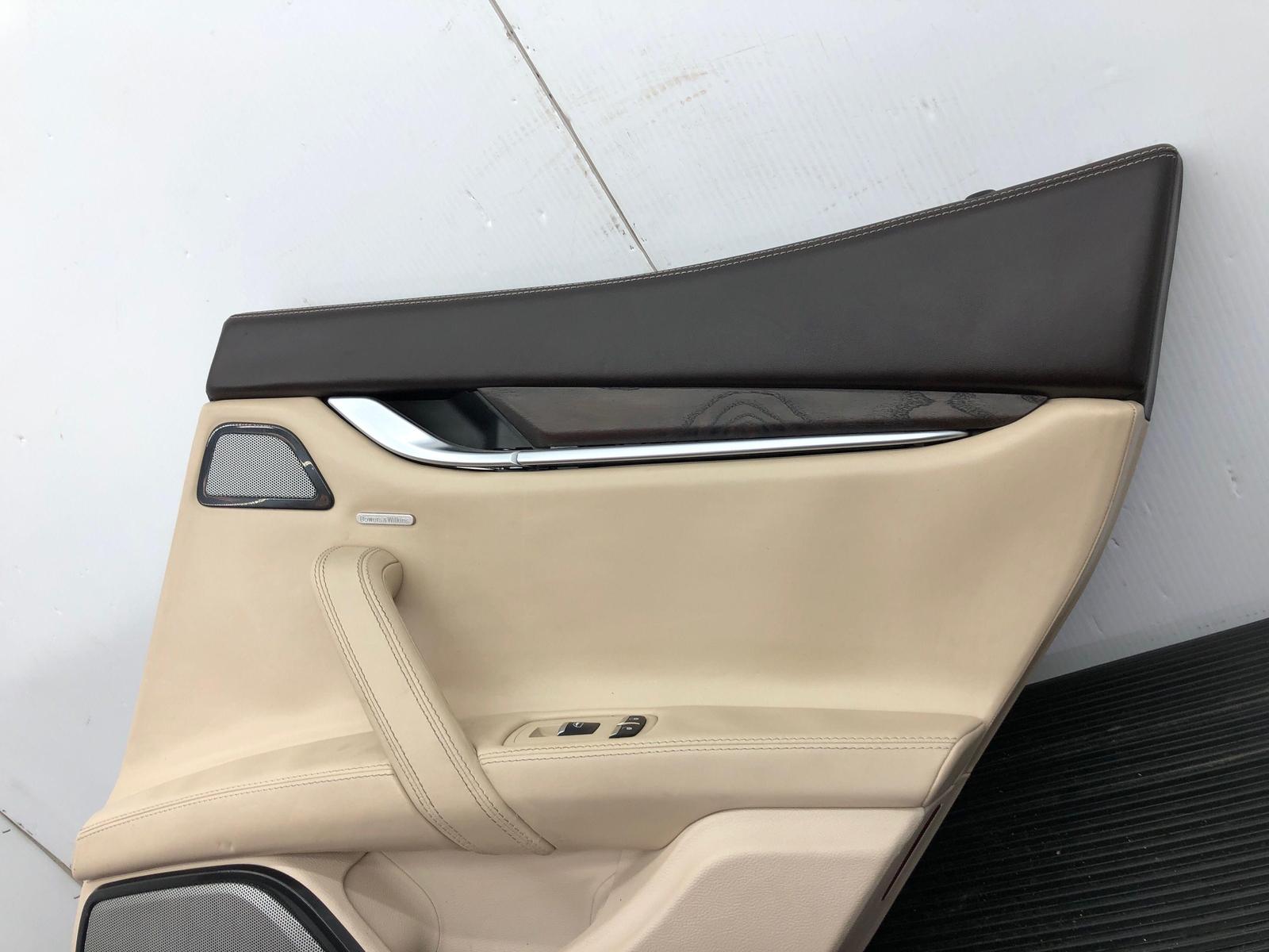2014 - 2017 MASERATI GHIBLI M157 REAR RIGHT DOOR TRIM | SABBIA BROWN 6700183460