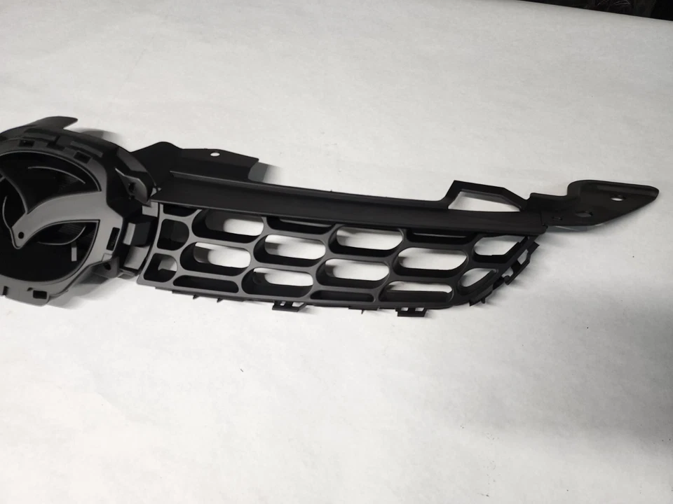 Grelha Mazda CX-7 2007-2009 - MA1200180 CLIPE QUEBRADO ÚNICO - Imagem 3 de 4