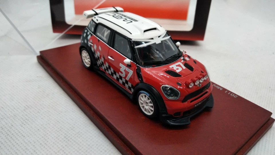 TRUE SCALE MINIATURES 2011 MINI COUNTRYMAN WRC PARIS AUTO SHOW  SCALA 1:43  - Immagine 4 di 4
