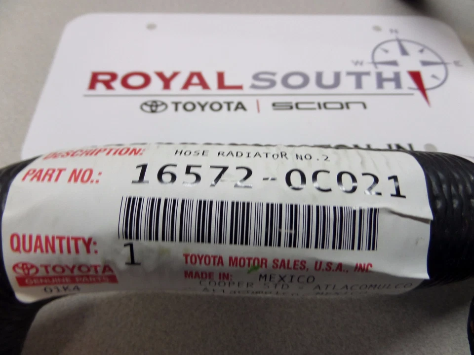 Mangueras de radiador Toyota Tacoma 96-04 2,7 L MT originales OEM Foto 3 de 3