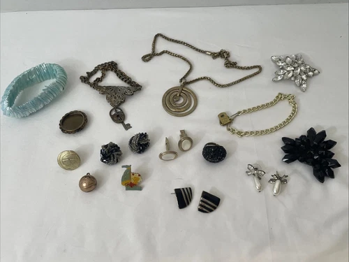 Vintage Lot Of Costume Jewelry - Junk Drawer Pieces - Some Broken - Unresearched