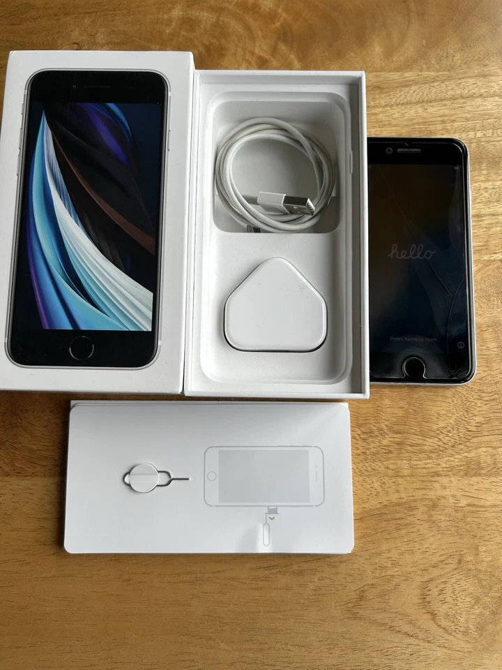Apple iPhone SE 2022 64GB Unlocked Smartphone - black, photo 1 of 5
