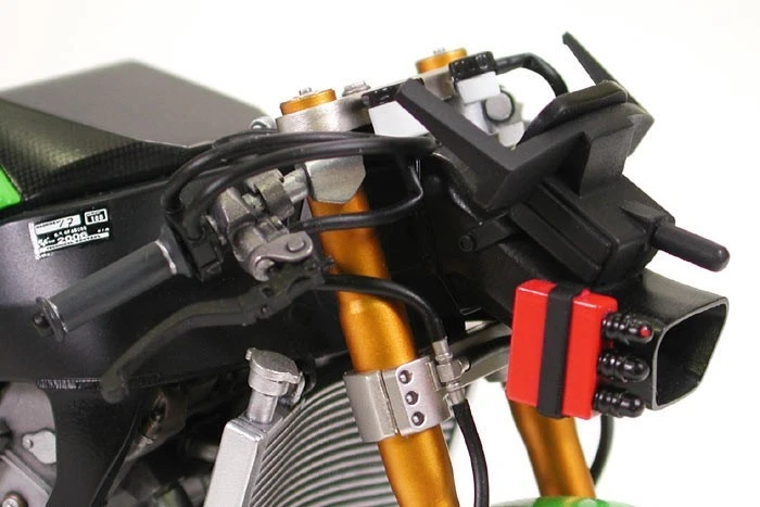 TAMIYA KAWASAKI NINJA ZX-RR – 14109 - KIT MODELLINO MOTO IN PLASTICA SCALA 1:12 - Immagine 4 di 4