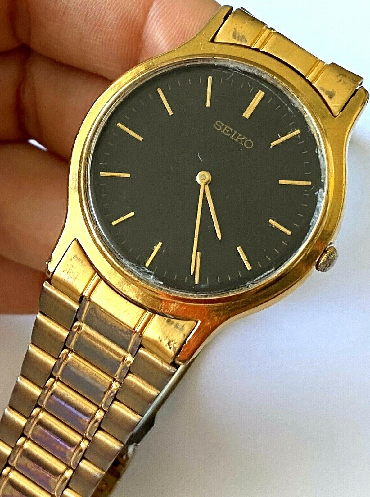 Vintage Men's Watch Seiko V700 8A10 Quartz Gold Tone Black Dial Runs