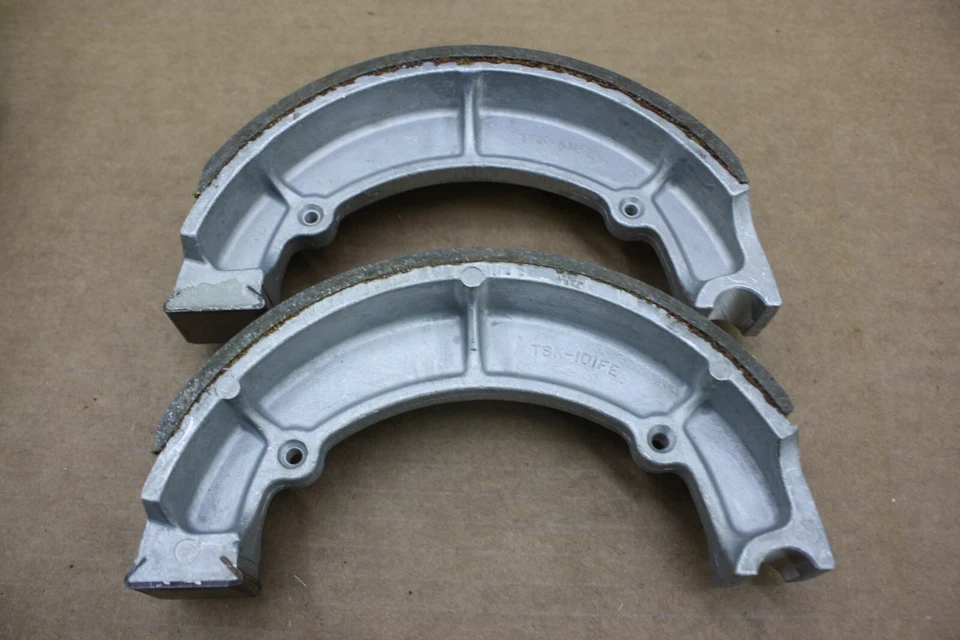 Zapatas de freno traseras Kawasaki KZ650 y CSR y Ltd 1977-1983 con Kevlar Vesrah Japón Foto 4 de 4