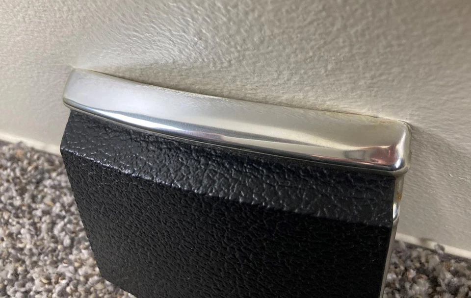 Camioneta pickup Dodge Ram D150 D250 cabina derecha moldura lateral esquina '81-90 OEM Foto 3 de 4