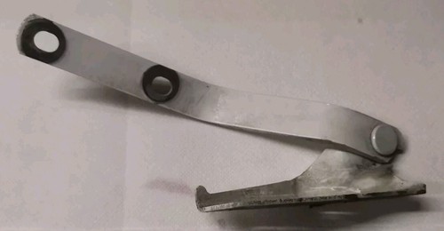 VW Polo 6N1 Motorhaubenscharnier vorne links 6N0823301