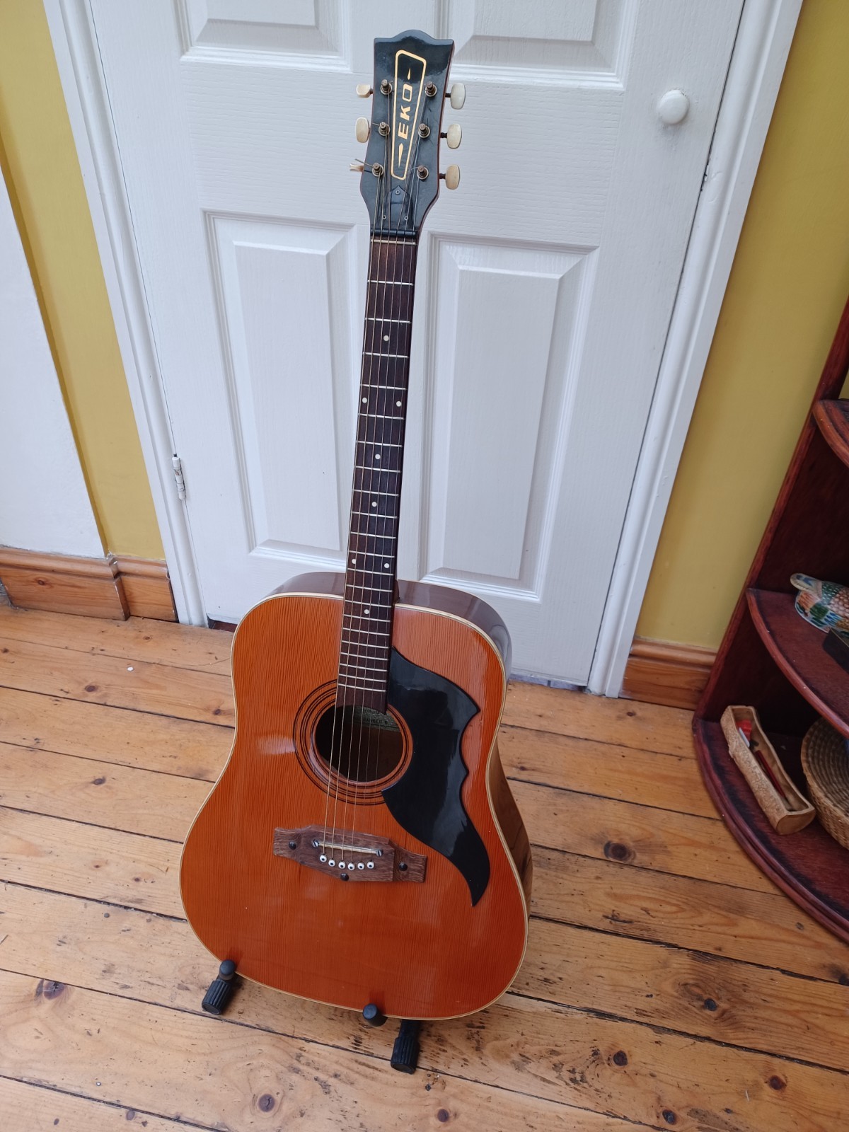 vintage Eko Ranger 6 sting Acoustic Guitar