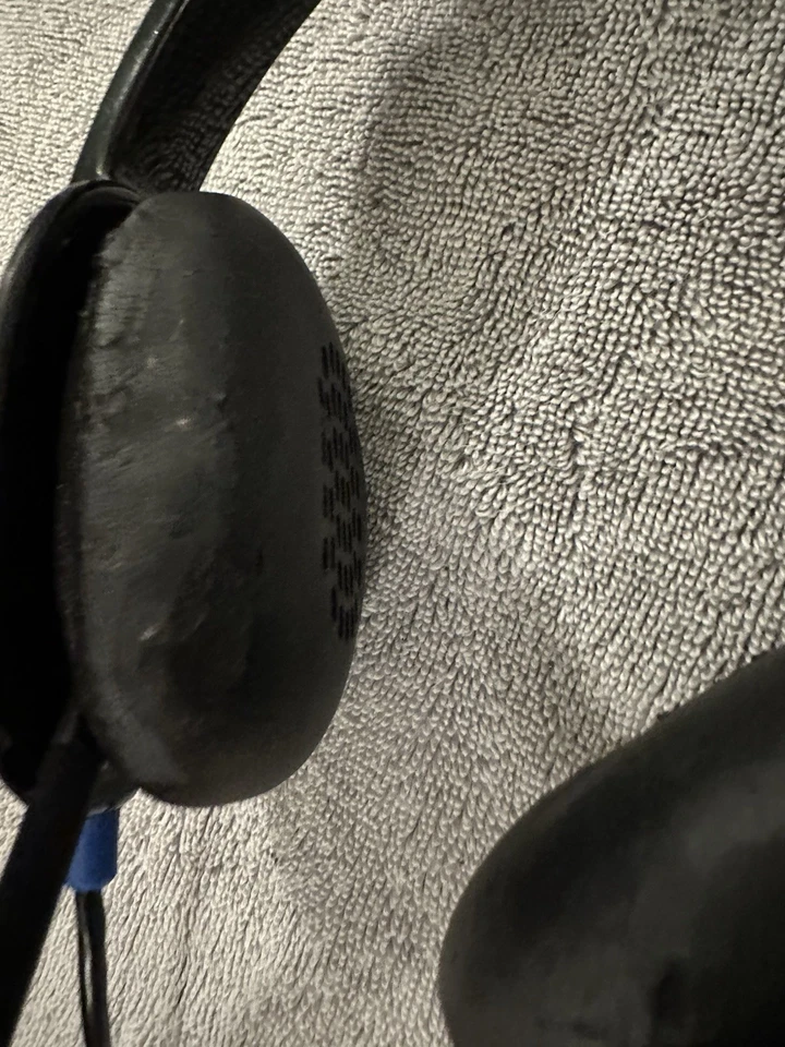 Auriculares Logitech negros con cable sobre la cabeza con micrófono - Usados funcionan muy bien Foto 4 de 4