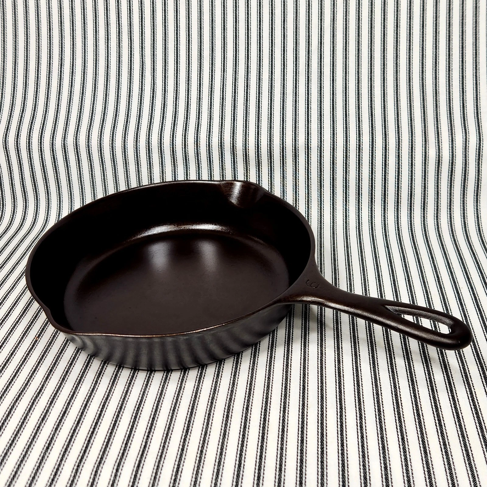 Vintage Cast Iron Skillet, #6 WAGNER WARE (1935-1959) ~RESTORED!