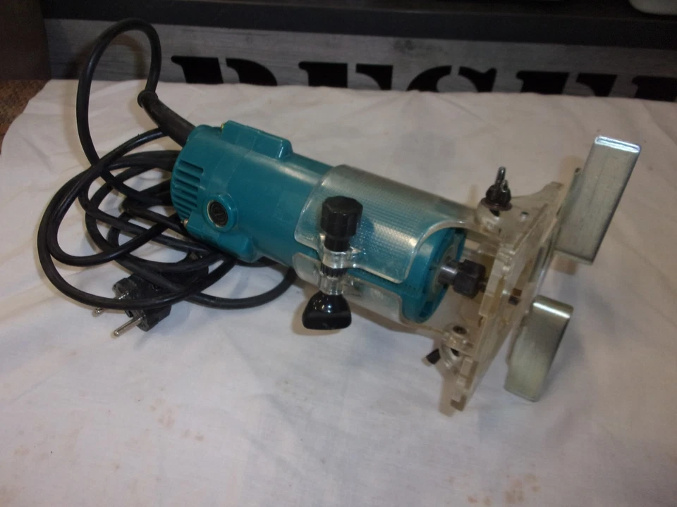 MAKITA 3704 Outcrop Groove Milling Machine - Image 4 of 4