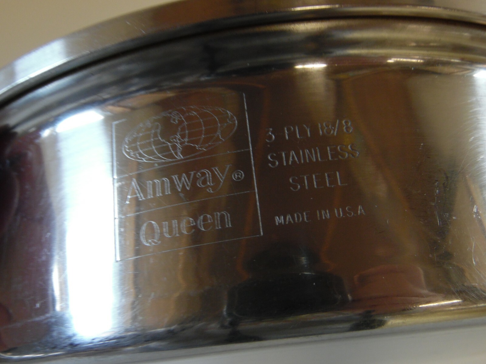 Amway Queen 1.5 QT Sauce Pan 8.5 in 18/8 3ply Stainless Waterless