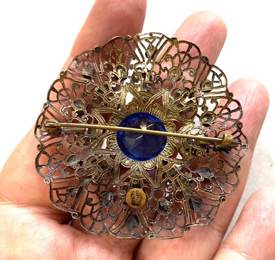 4.677 Vintage brooch, gold tone, filigree, blue crystal