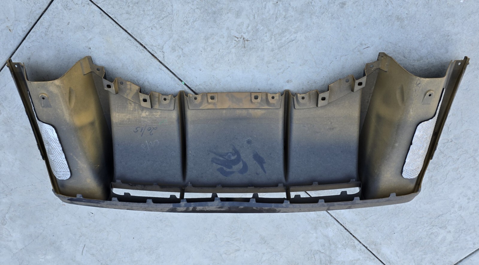 AUDI R8 REAR LOWER DIFFUSER 4S0807521A BUMPER 33