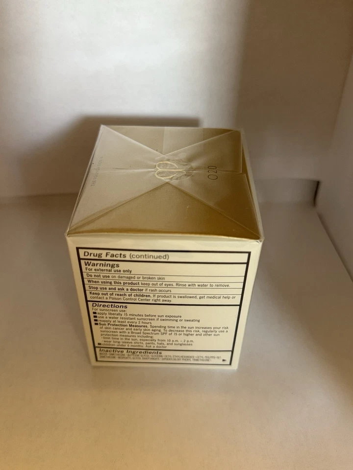 Cle de Peau The foundation SPF 22 (O20 Light medium Ocher) 28 ml 1 fl OZ (NEW) - Image 3 of 4