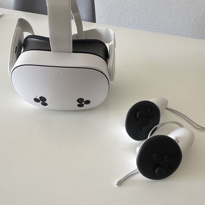 Meta Quest 3s VR Headset 120Hz White with Touch Controllers