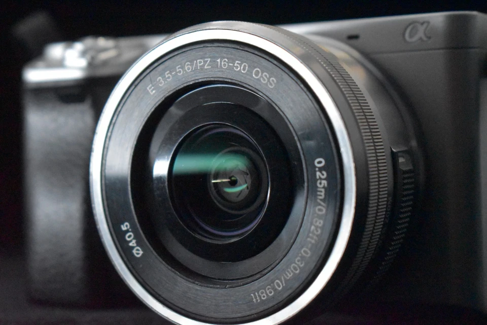 [US Duty Paid] Sony Alpha A6400 Mirrorless Digital Camera with lens Silver 7114