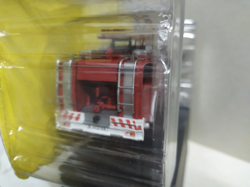 Camión de Bomberos de Barcelona . Pegaso Comet  . IXO . Escala 1/43 - Imagen 3 de 3