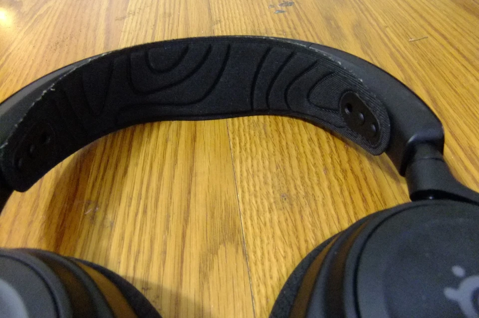 SteelSeries Arctis Nova 7 Wireless Multi-Platform Gaming Headset - Image 4 of 4