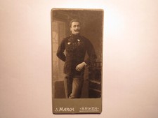 stehender Soldat in Uniform mit Orden & Abzeichen ? / CDV Josef March Brixen