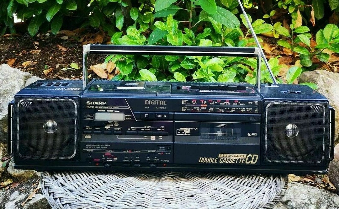 Radio cassette Sharp GF-450 défectueux (Défectueux) à Geneve pour CHF 6