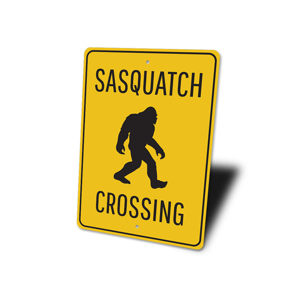 Gelbes Schild „Sasquatch Crossing" – Warndekor Mit Bigfoot