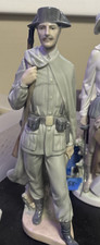 Lladró Spanish Policeman Guardia Civil Porcelain Figurine #4889 — listing 6