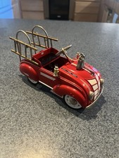 Voiture à pédales camion pompier artisanal acier 1941 modèle par poinçon 