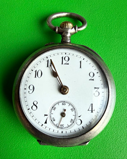 Kleine Taschenuhr mechanisch Handaufzug 800er Silber