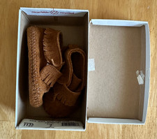 Minnetonka Infants sz 2 Moccasins Brown w fringe/ box Pre-Owned VG Pa-Poo-Shu