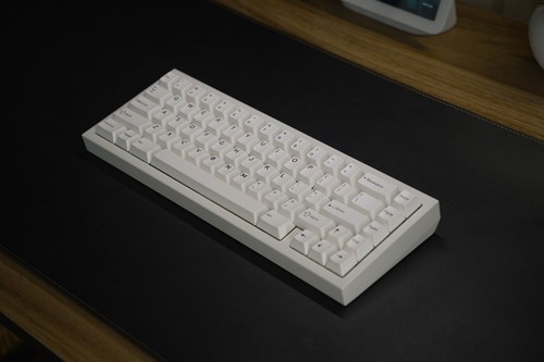 Custom Mechanical Keyboard (Minimal and Sleek 65%, Thocky and Creamy) READ DESC! - Picture 9 of 20
