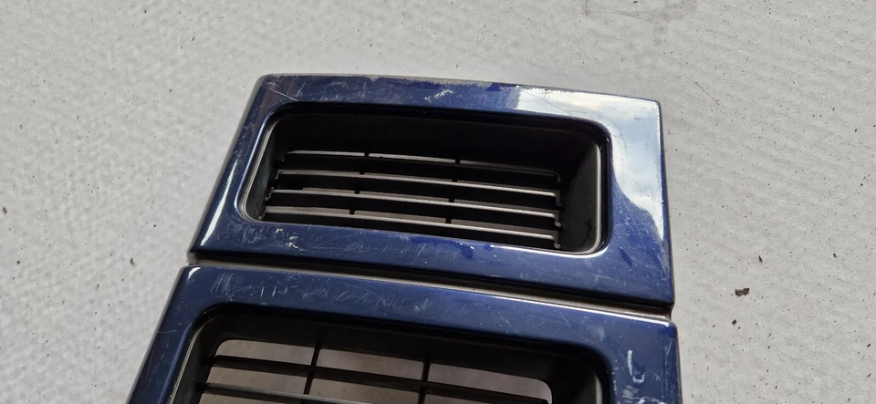 Jeep Grand Cherokee ZJ 1993-1995 parrilla del radiador central superior delantera OEM 55054859 Foto 2 de 4