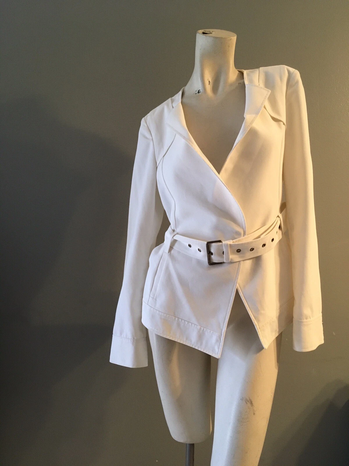 salvatore ferragamo white buckle belt buckle Long Sleeves Women’s Jacket Size 44
