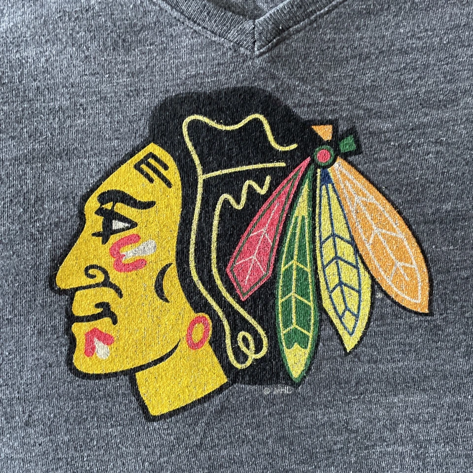 Camiseta CCM Chicago Blackhawks para mujer grande ajustada manga corta cuello en V #19 punteras Foto 2 de 4