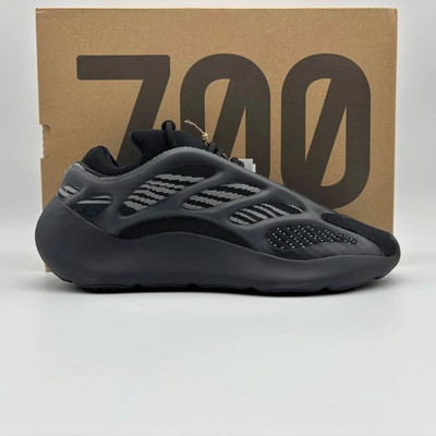 Adidas Yeezy 700 V3 Dark Glow Größe UK7,5