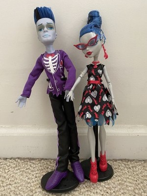 Monster High Loves Not Dead Slo Mo & Ghoulia Yelps Dolls 2-Pack NIB