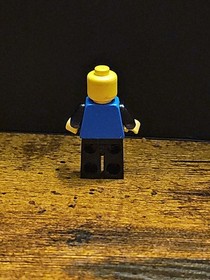 Black Falcon Knight Minifigure Lego Castle from set 10039 Black Falcons Fortress