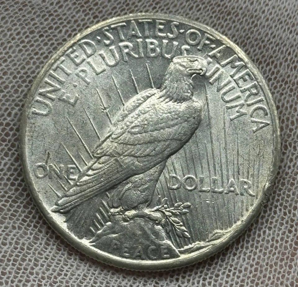 1927 Peace US Silver Dollar - 90% Philadelphia Minted - Image 2 of 2