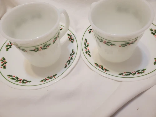 Corelle Holly Winter White 2 cups + 2 Saucers New ( Vintage)