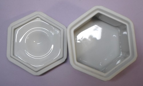 Vintage ROYAL PAVILION at BRIGHTON VANITY BOX by Elizabeth Arden Japan Porcelain - Picture 5 of 7