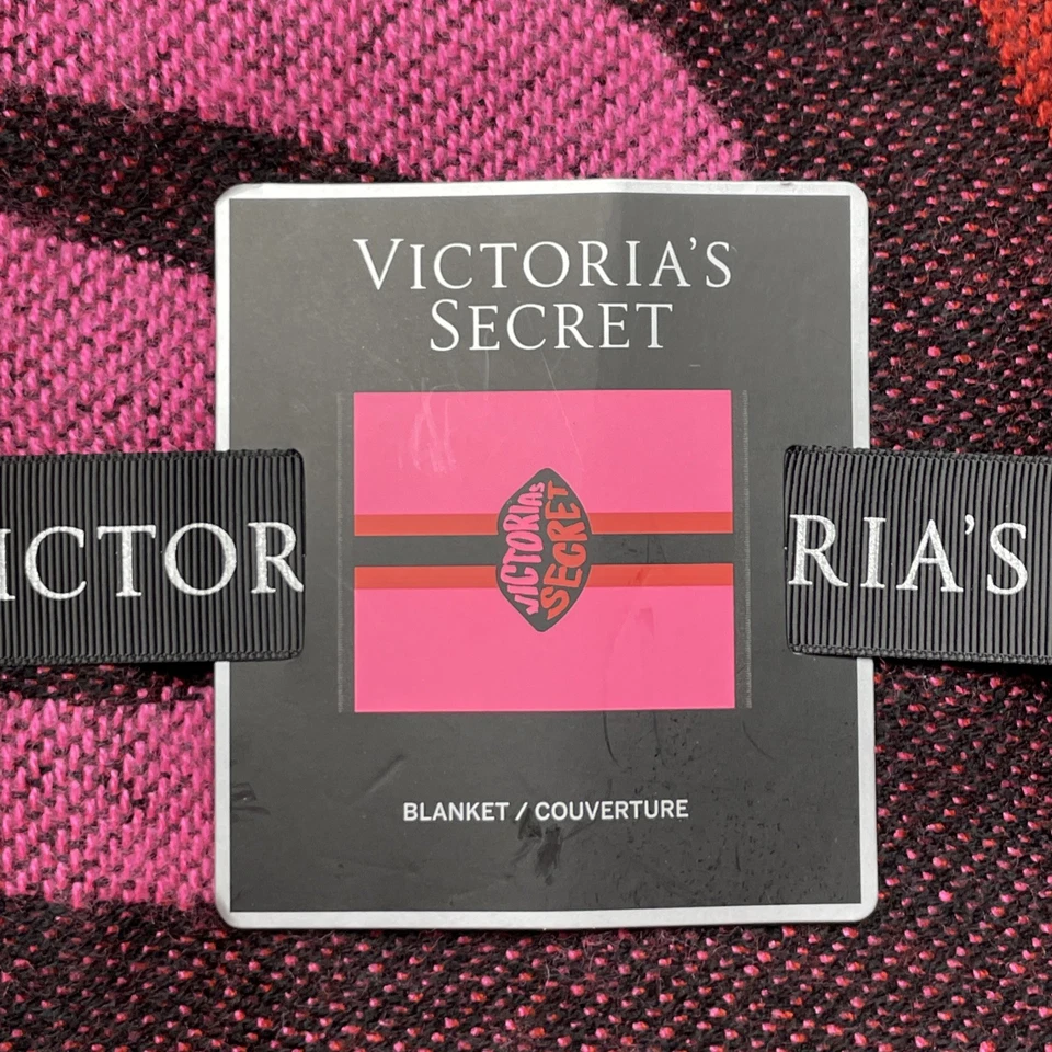 Nuevo Nuevo Con Etiquetas Victorias Secret Acogedor Logo Manta Flecos Rojo Rosa Beso Labio Suave Foto 2 de 4