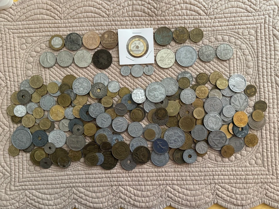 Beau lot de monnaies françaises, 203 pièces. Bronze, Alu, Nickel.. - Photo 1/4