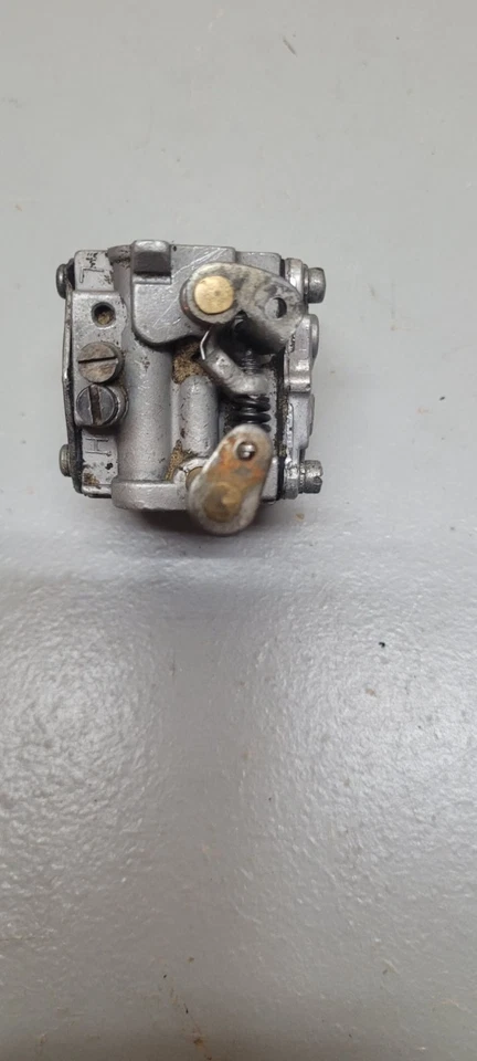 Carburador de motosierra Partner Farmer F55 (necesita restauraciones) Foto 3 de 4