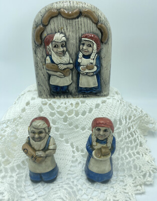 VTG USINGER S Famous Sausage ELVES Napkin Holder And Salt & Pepper Shakers